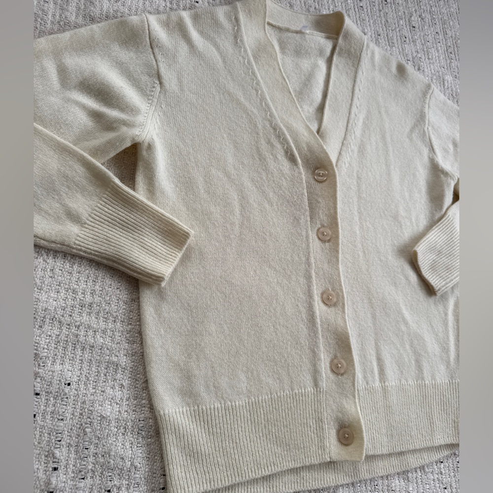 NWOT 100% Lambswool V-Neck Cardigan in Off-White - Size XS/S Button up - Picture 4 of 11